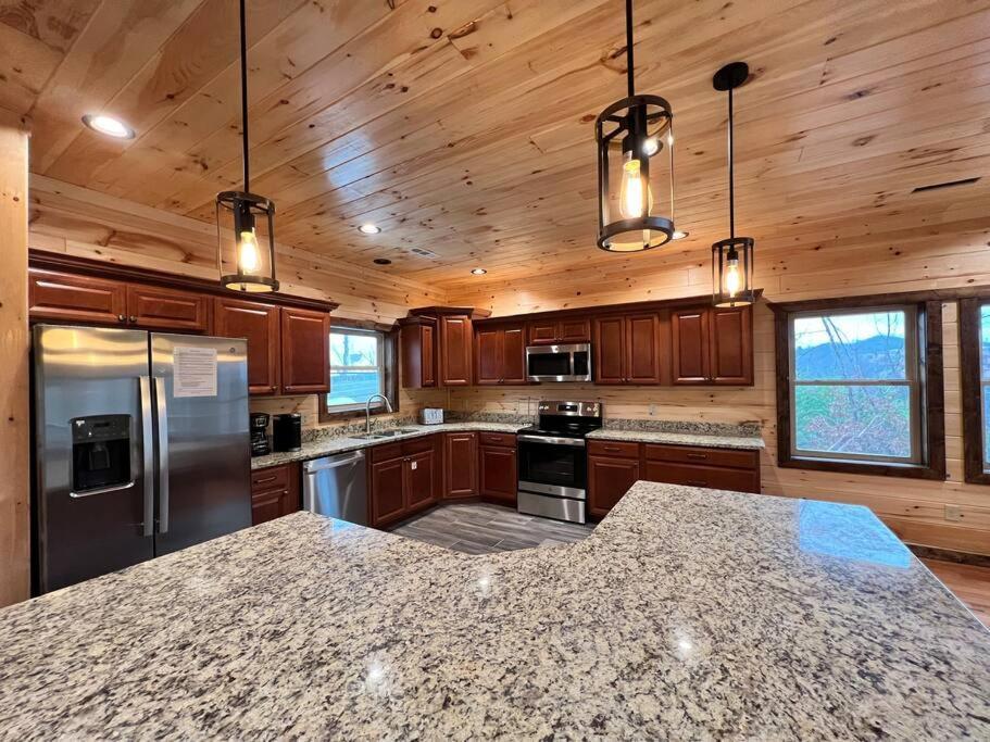* * 4 Master Bedrooms, Views, Theater, Arcade, Evc Gatlinburg Esterno foto